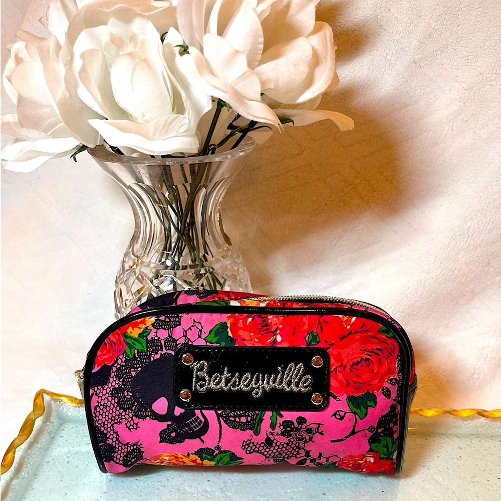 New Betsey Johnson Cosmetic/Accessory Case - Picture 2 of 12